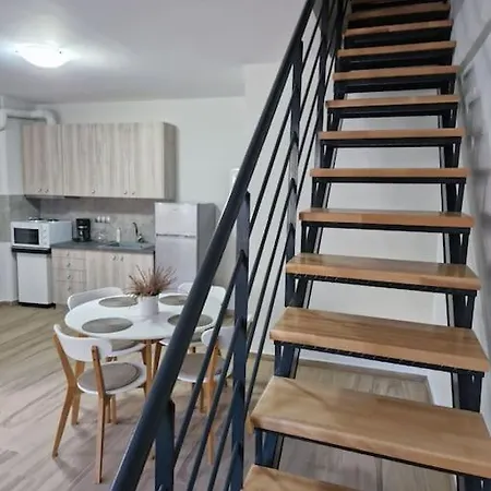 Appartement ισόγεια μεζονέτα στο κέντρο *